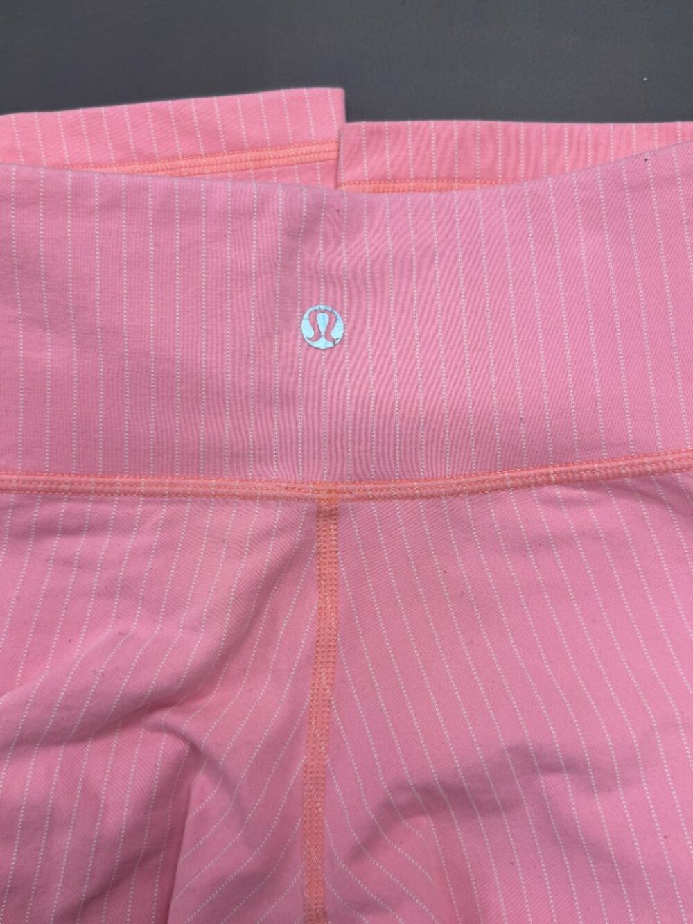 Lululemon Sz 6 Lot Crop Tank, Crop Pink Stripe Legging, Black Tank & Biker Short - Picture 10 of 10